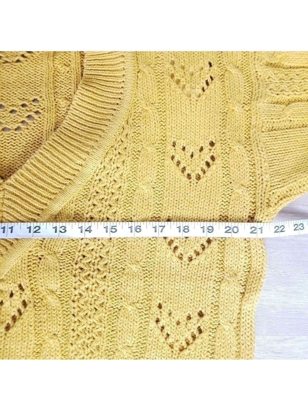 VINTAGE Wheat Yellow V-neck Cable Knit Sweater size Medium - Picture 8 of 10